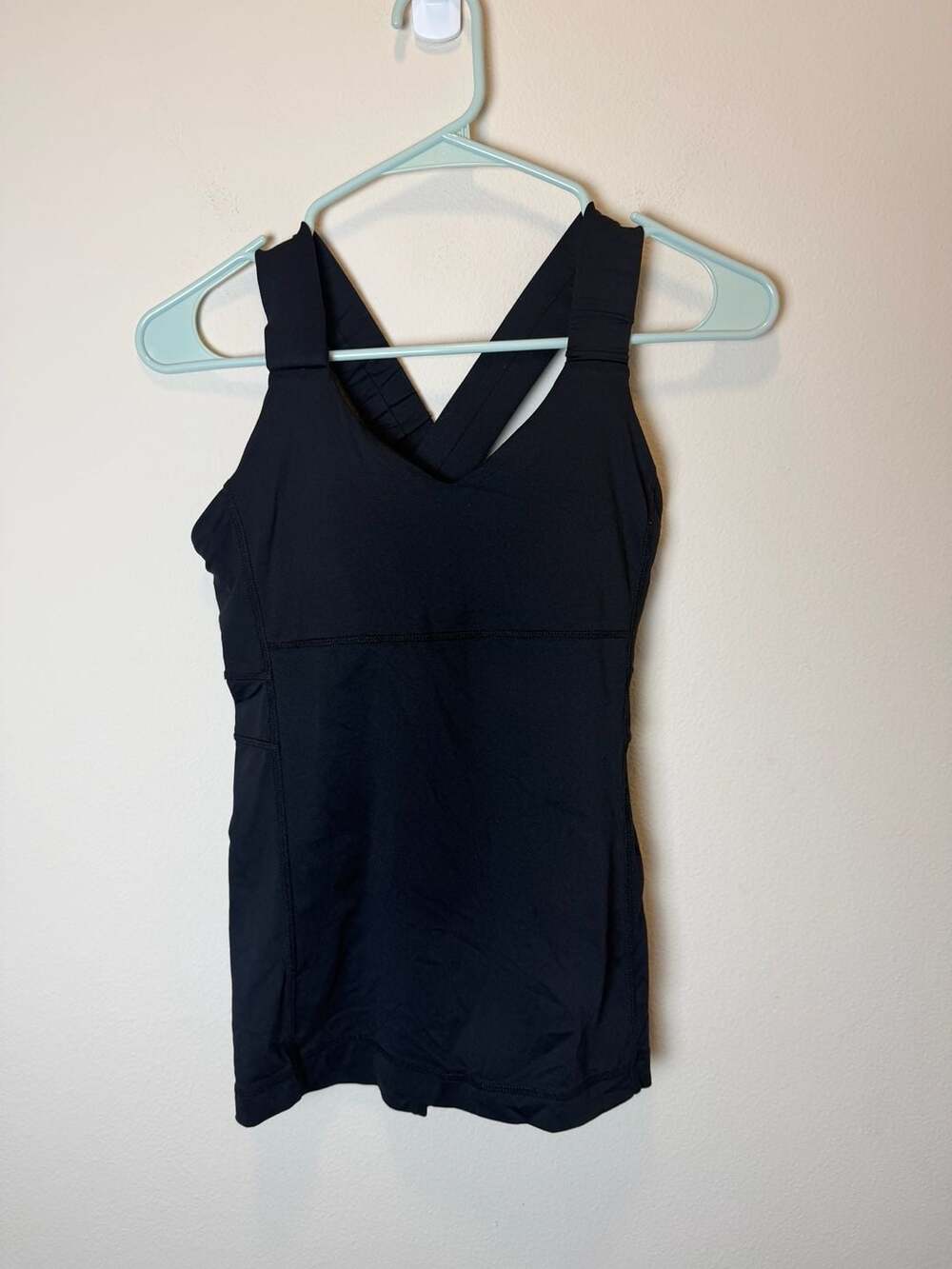 Lululemon Cross Back Tank Top Size 6 Black Built In Bra Yoga Athletic